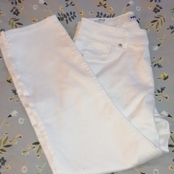 Peter Nygard Pants - NWT. Nygard Carpi Jean size 10